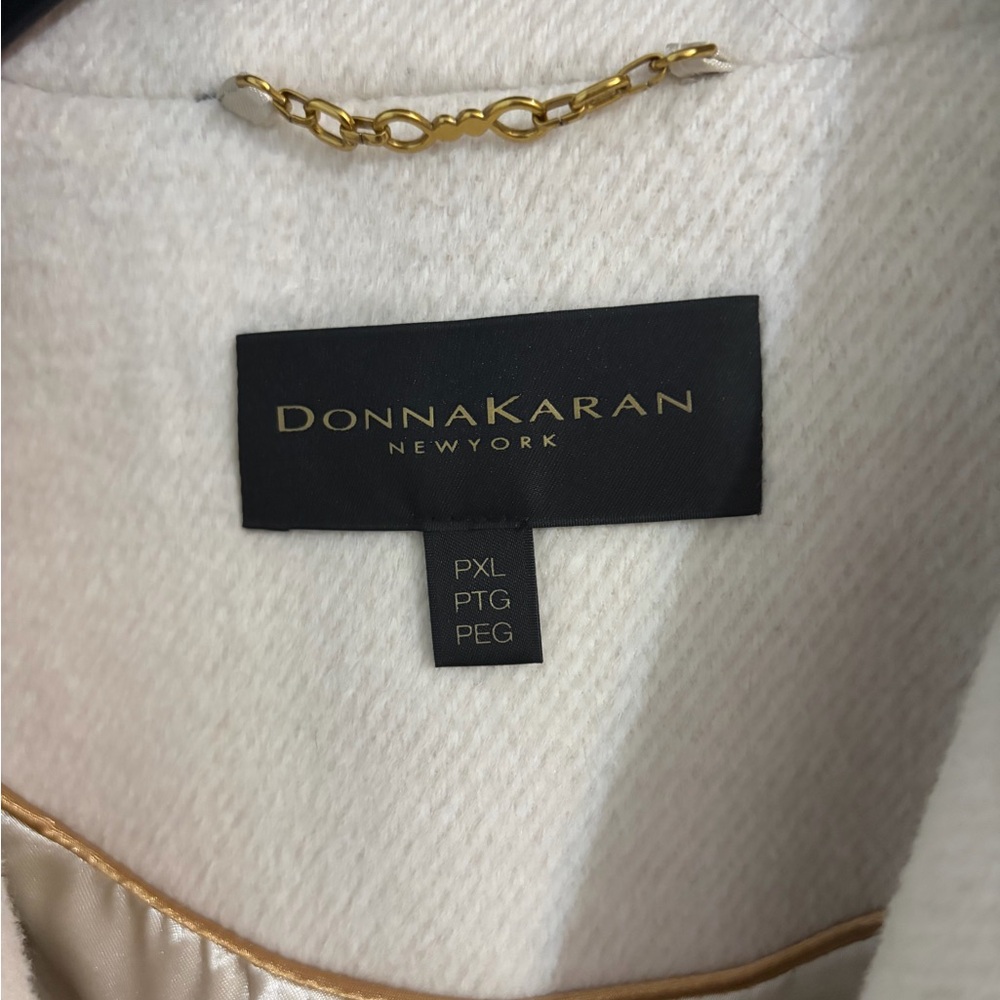 Donna Karan Elegant Beige Trench Coat - Picture 2 of 5